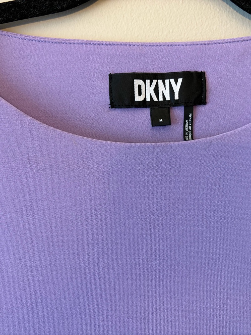 DKNY Womens Lilac Sleeveless Shell Top with Padded Shoulders size M - Picture 3 of 3
